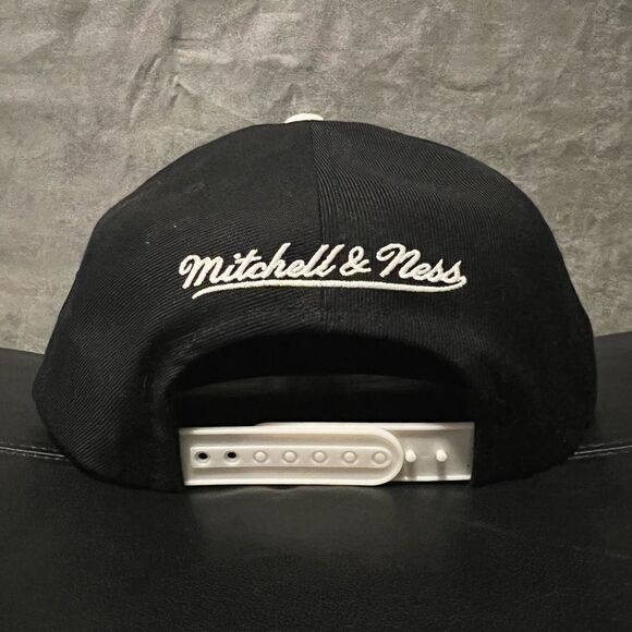 ‘12 MITCHELL & NESS Brooklyn Nets Ombre Arch Text Adjustable SnapBack Hat - Picture 2 of 6